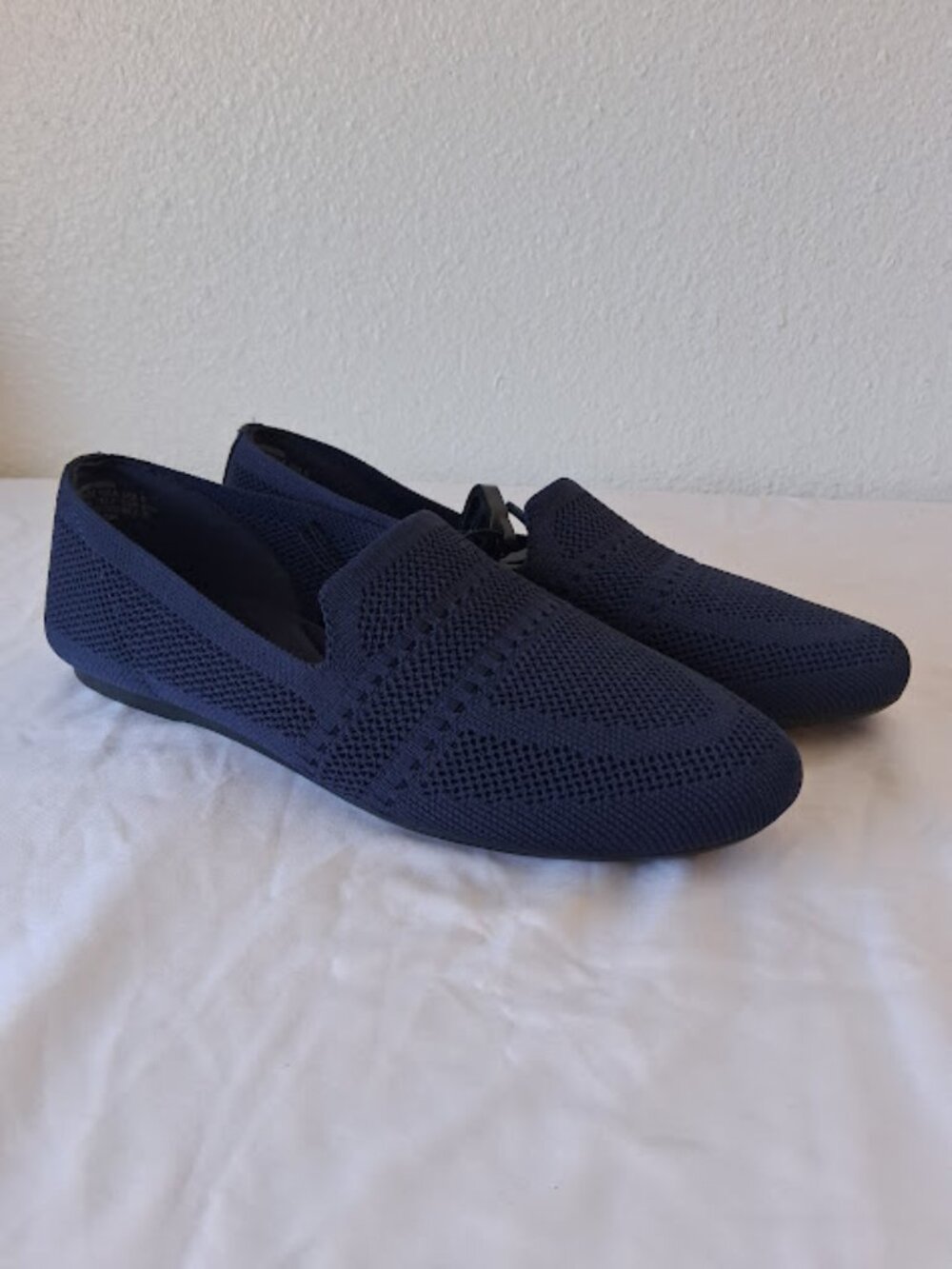 Time and True women's size 9 navy blue memory foam knit loafer
